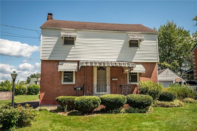 view of front of property with a front lawn