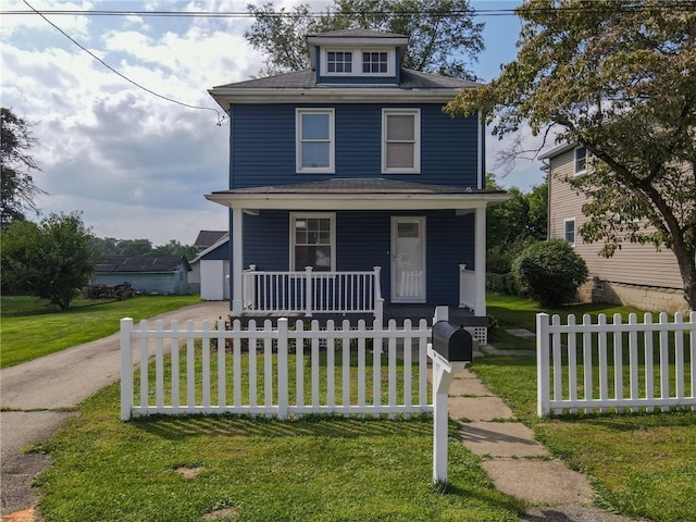 view of front facade featuring a front yard and covered porch