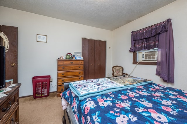 bedroom with light carpet, a textured ceiling, cooling unit, and a closet