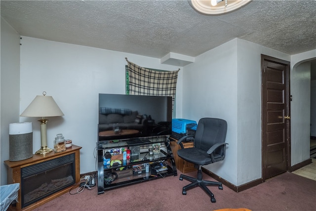 office area featuring a textured ceiling and carpet