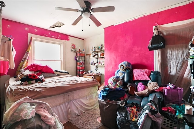 bedroom with ceiling fan