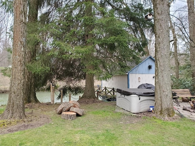 view of yard with an outdoor structure