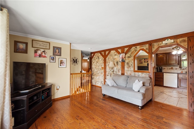 living room featuring light hardwood / wood-style flooring, ceiling fan, and crown molding