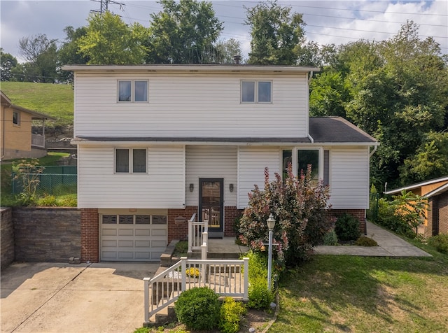 view of front of property featuring a front yard and a garage