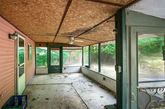 unfurnished sunroom featuring vaulted ceiling and ceiling fan