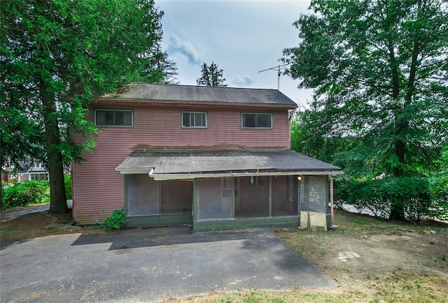 view of front of property featuring a sunroom