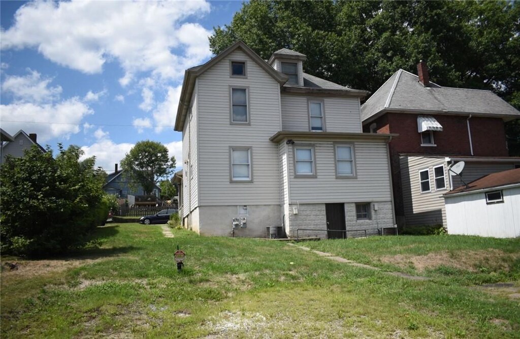 14 S 5th St, Youngwood, PA 15697 - back of house with a lawn