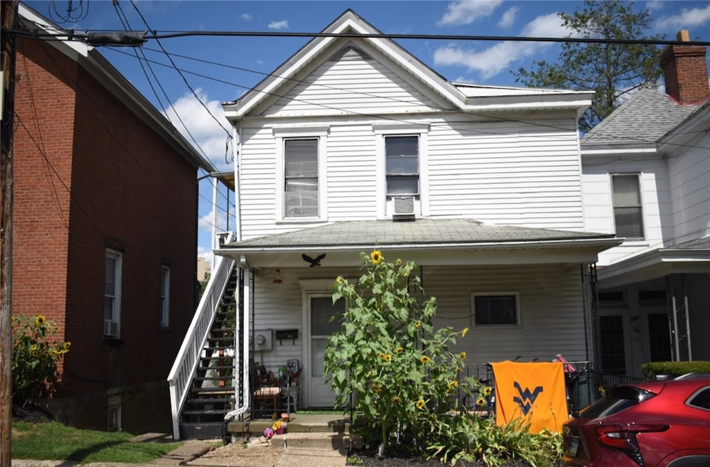 view of front of property