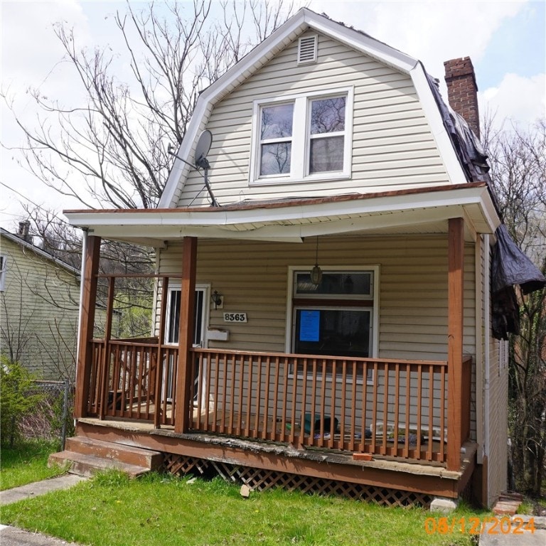 view of front of house with a porch