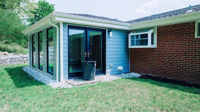 view of outdoor structure featuring a yard