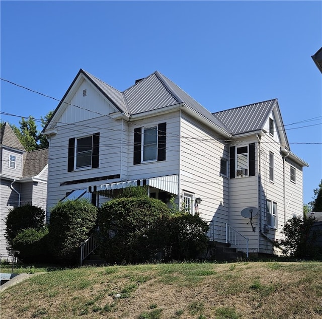 view of front of house with a front yard