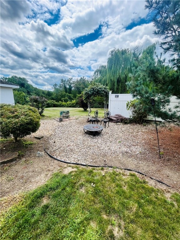 view of yard featuring an outdoor fire pit