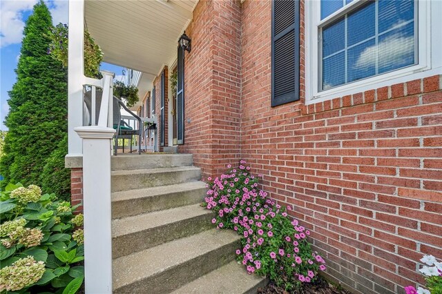 property entrance featuring a porch