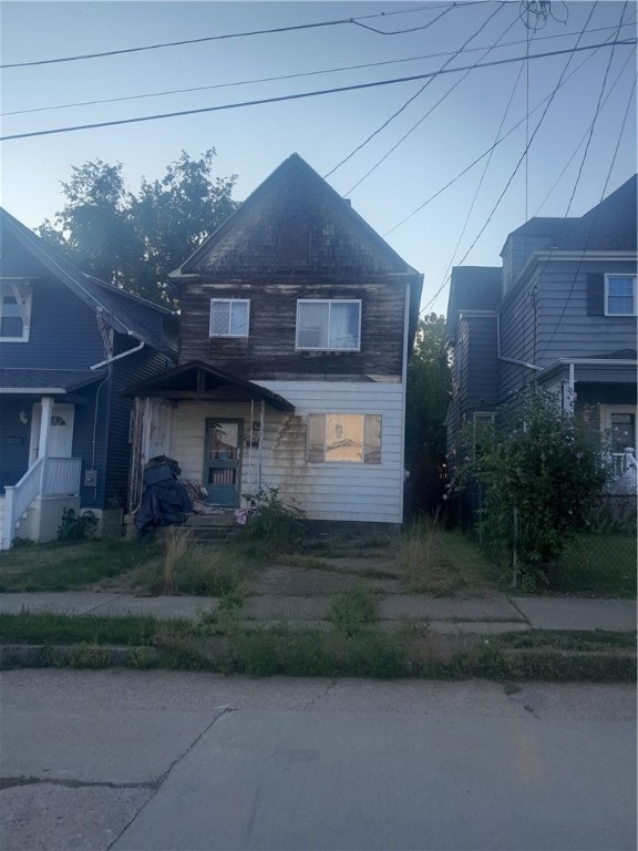 view of front of house featuring covered porch