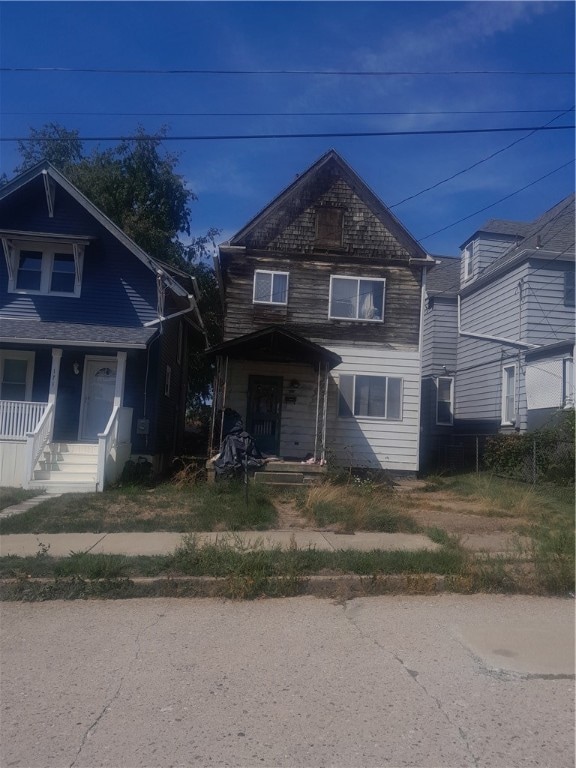 view of front facade with a porch