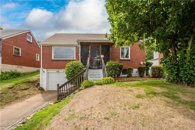 view of front of property featuring a garage