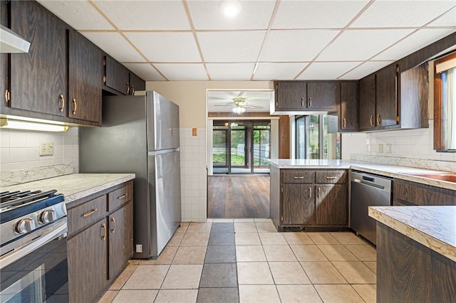 kitchen featuring light hardwood / wood-style flooring, stainless steel appliances, ceiling fan, and dark brown cabinetry