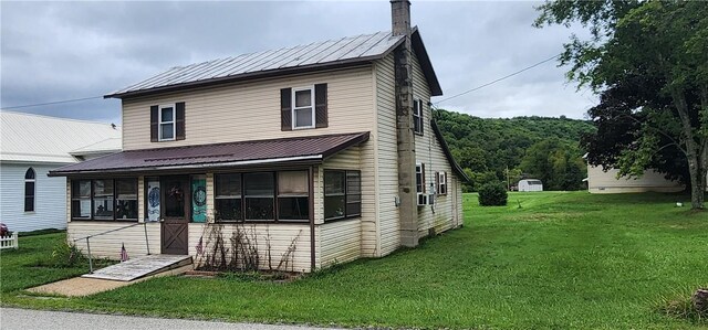 view of front of house with a front lawn