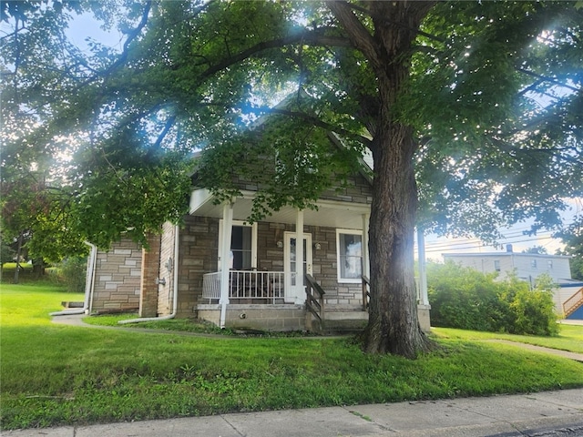 view of front of house featuring a front yard and a porch