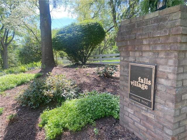 view of community / neighborhood sign