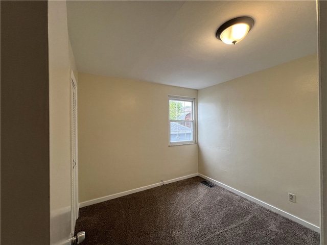 unfurnished room featuring carpet