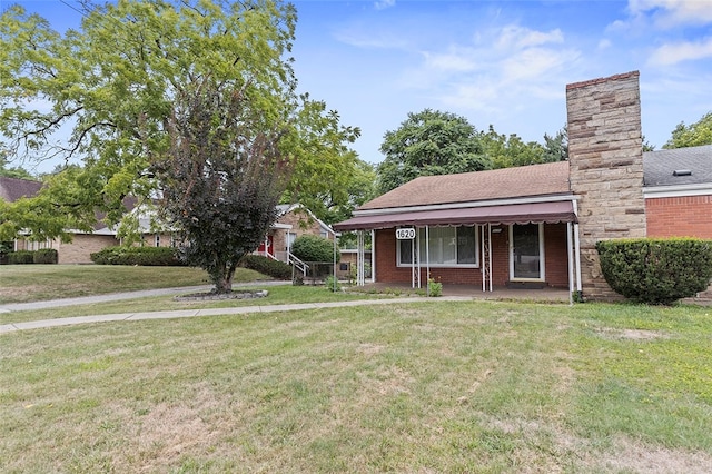 view of front of property with a front yard