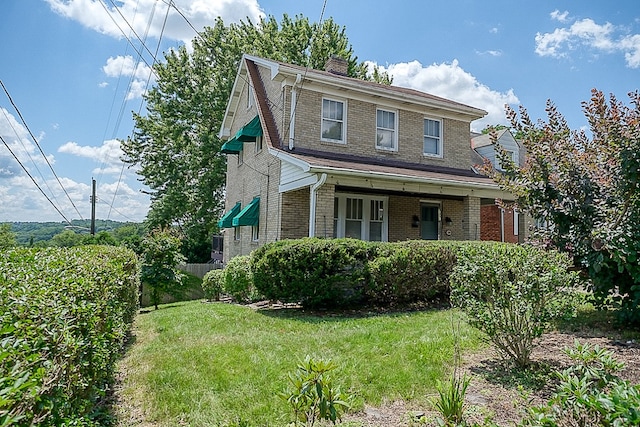 view of front of house with a front lawn