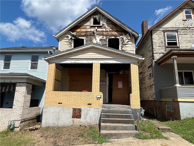 view of front of property featuring a porch