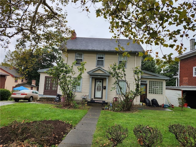 view of front facade with a front yard