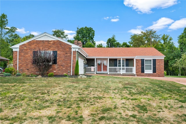 ranch-style house with covered porch and a front yard