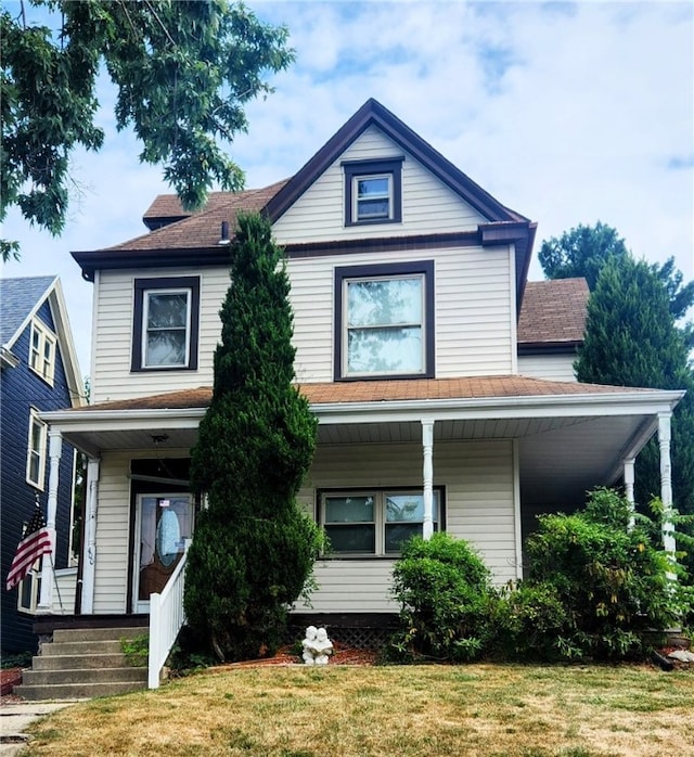 view of front of house featuring a front lawn