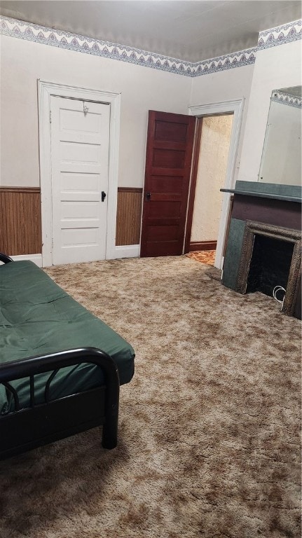 bedroom with carpet flooring and a closet