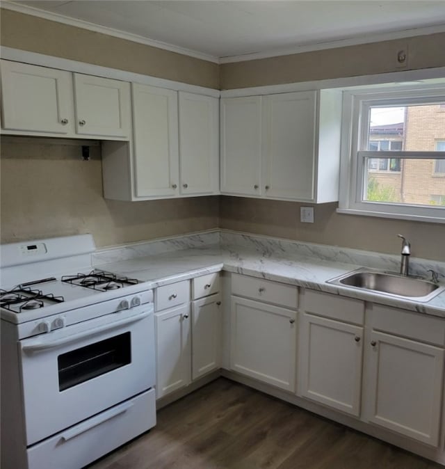 kitchen featuring white gas range, dark wood-type flooring, ornamental molding, sink, and white cabinets