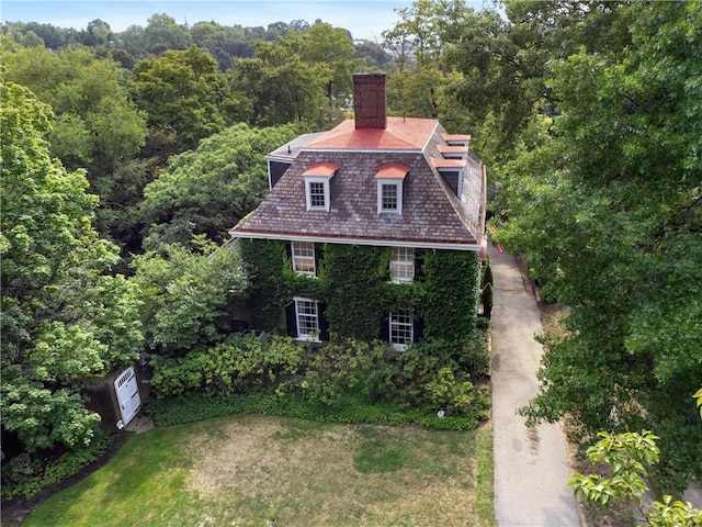 view of front of property with a front yard