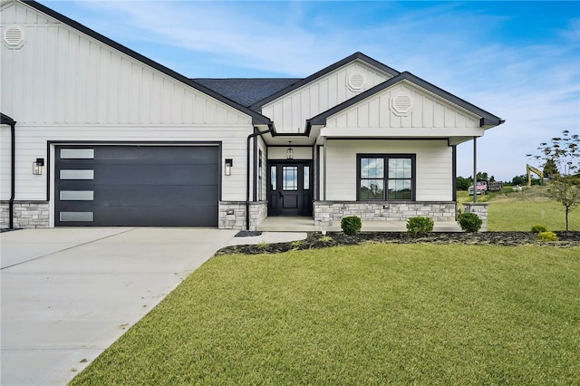 modern farmhouse featuring a front lawn, a garage, and covered porch