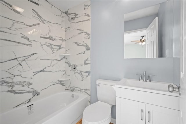 full bathroom with tiled shower / bath combo, toilet, ceiling fan, and vanity