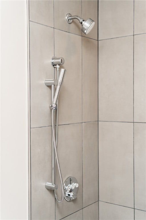 details featuring a tile shower