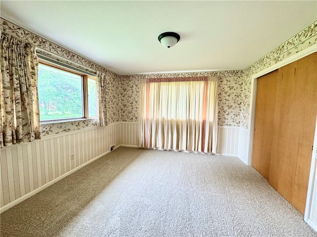 unfurnished room featuring carpet floors