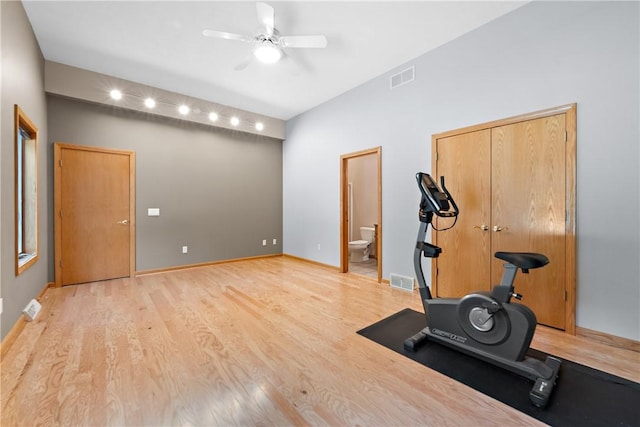 workout area with a ceiling fan, light wood-style floors, visible vents, and baseboards