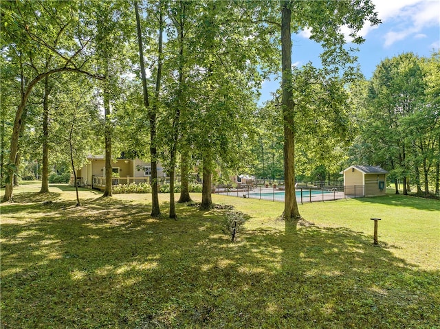 view of yard with an outdoor structure