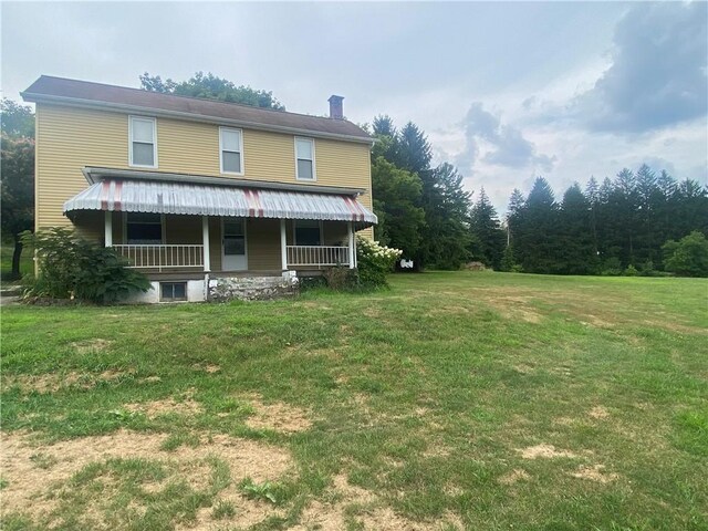 back of house featuring a lawn