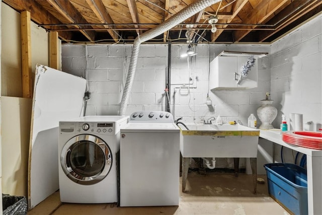 clothes washing area featuring washing machine and dryer