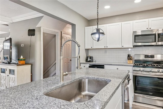 301 Lewis Ave, Jeannette, PA 15644 - photo 8
