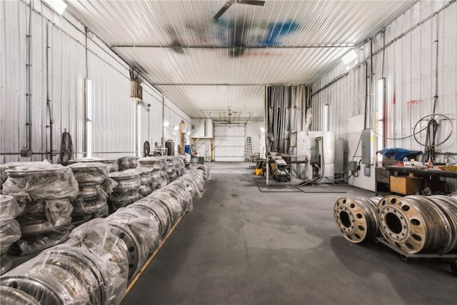 garage featuring ceiling fan