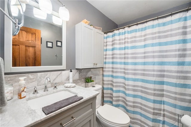 bathroom featuring vanity, toilet, a shower with curtain, and tasteful backsplash