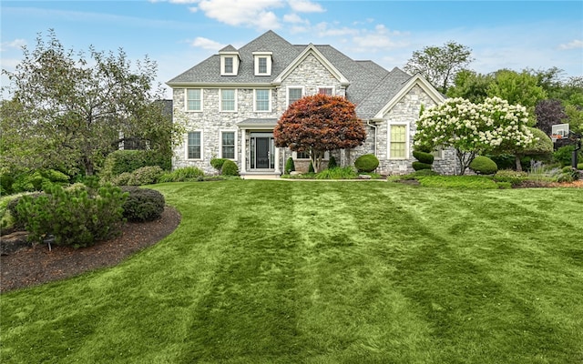 view of front facade with a front yard