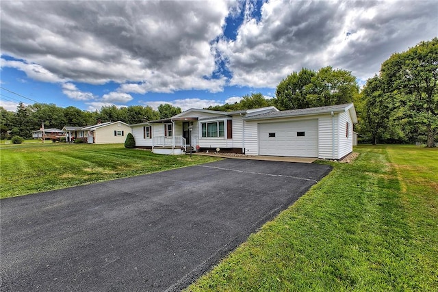 view of front of home featuring driveway and a front lawn