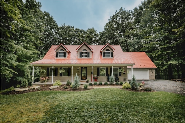 view of front of property with a front lawn, a garage, and a porch