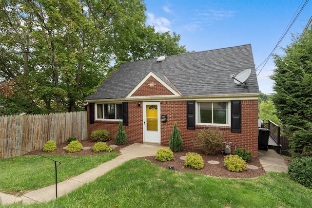 view of front of home featuring a front yard