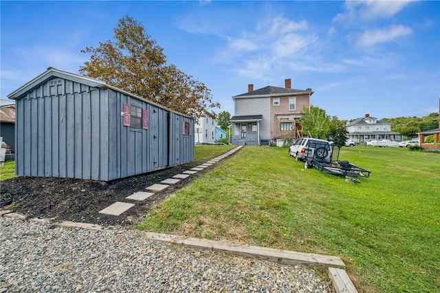 view of yard with an outdoor structure